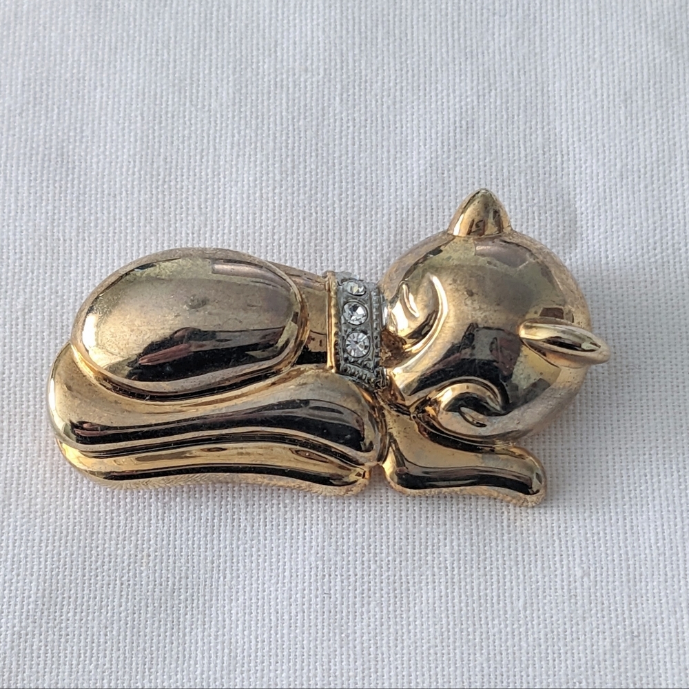 1 1/2" Sleeping Cat pin with rhinestone collar.